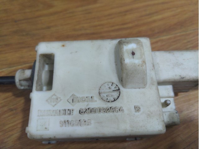 RENAULT 8200032984 Мотор-привод открытия лючка бака в наличии Запорожье