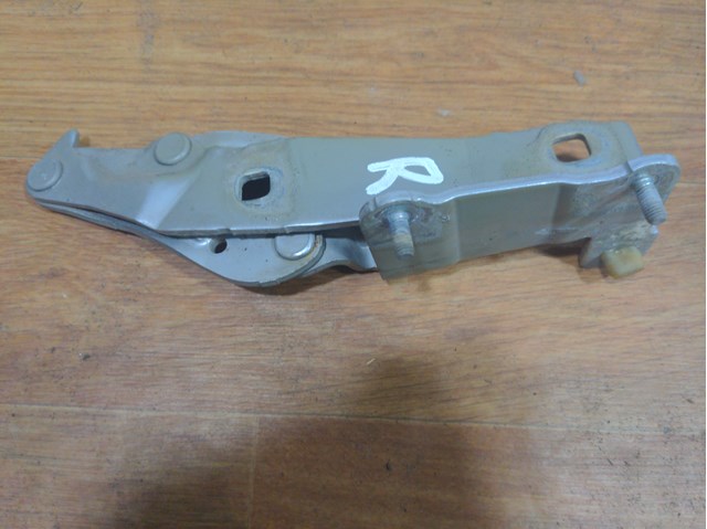Завеса капота правая 8200081663 RENAULT
