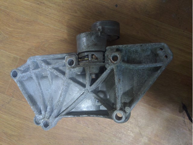 Крепление генератора 8200100148 RENAULT
