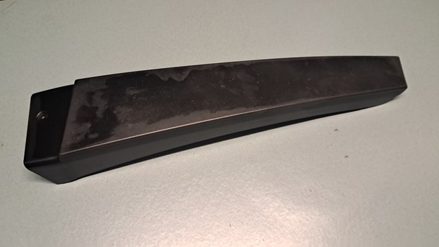 Накладка стойки кузова внешняя, центральная правая 8200139601 RENAULT