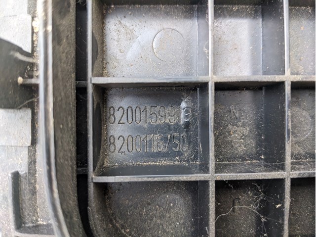 Крышка вещевого ящика 8200159913 RENAULT
