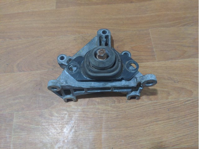 Подушка двигателя 8200277212 RENAULT