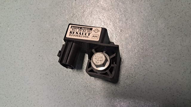 Датчик AIRBAG передний 8200682396 RENAULT