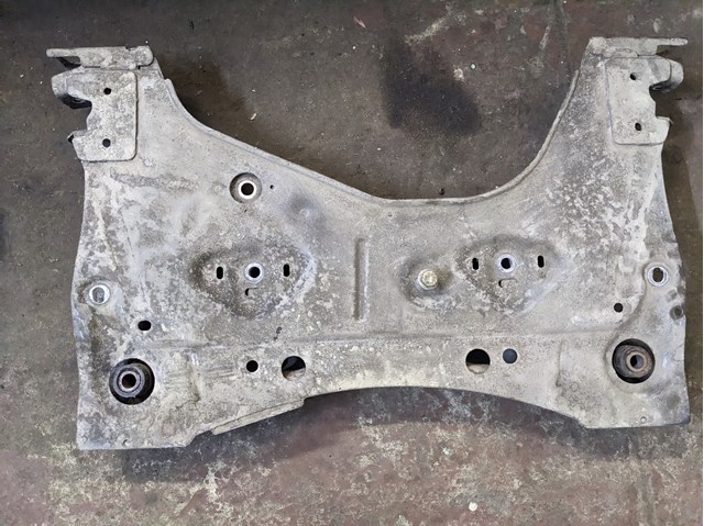 Передняя балка 8200742904 RENAULT