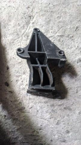Кронштейн подушки (опоры) двигателя, правой 9158429 OPEL