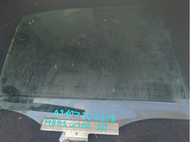 Стекло заднее правое A2107300218 MERCEDES