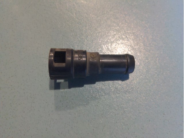 B455-61-240A Mazda Быстросъемная муфта шланга радиатора печки