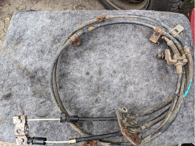 Трос ручного тормоза задний правый/левый GJ6A44410C MAZDA
