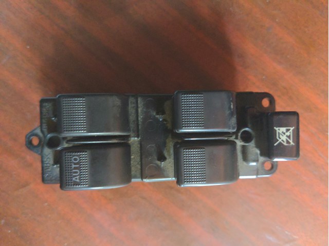 Кнопки переднего левого стекло подъёмника GJ6A66350A MAZDA