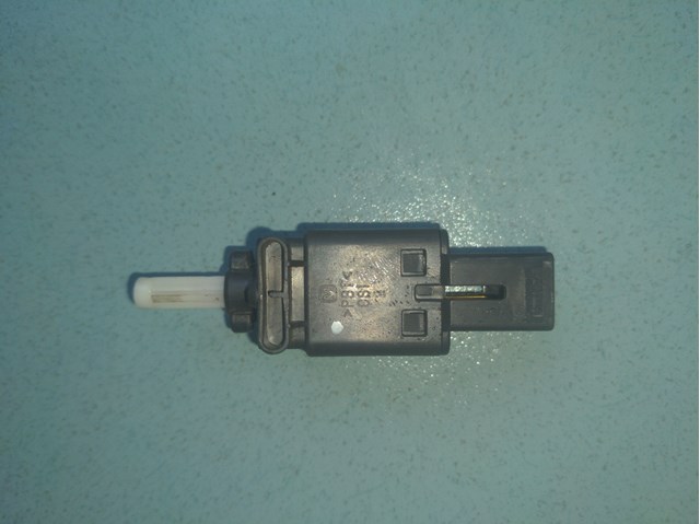 GJ6E-66-490 Mazda Датчик включения стопсигнала