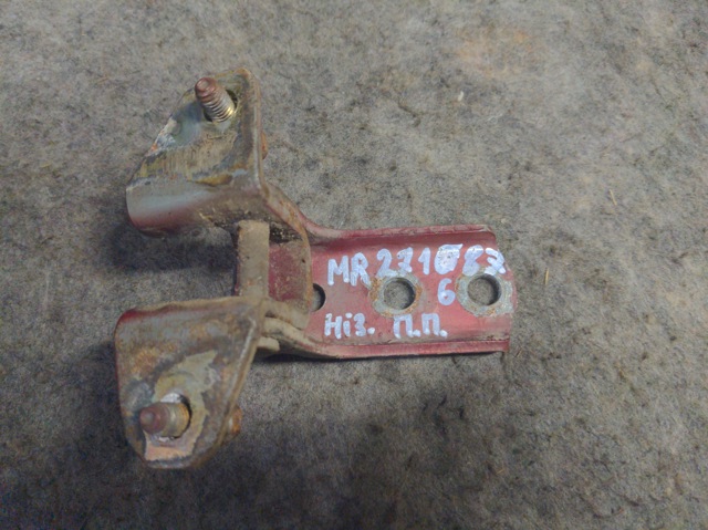 Петля передней двери, правой MR271687 MITSUBISHI