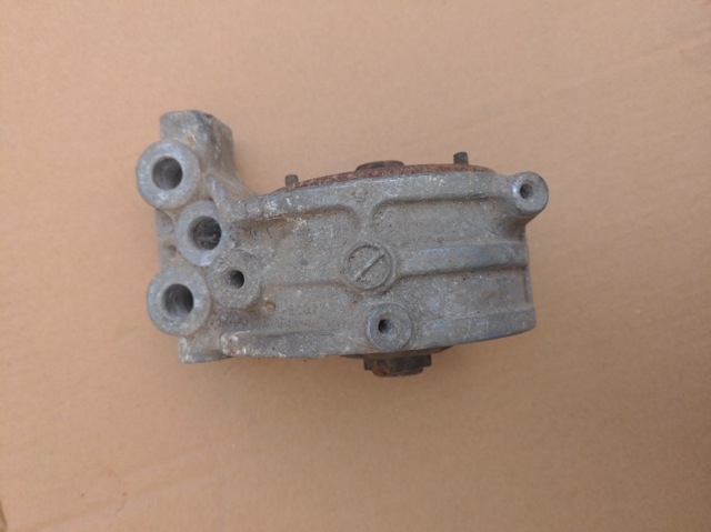 Опора двигателя MR272199 MITSUBISHI