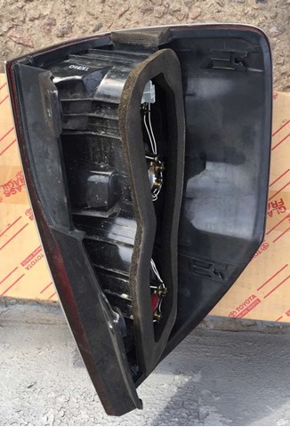 Задний правый стоп 8155160870 TOYOTA