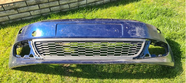 Бампер на авто Volkswagen Polo V