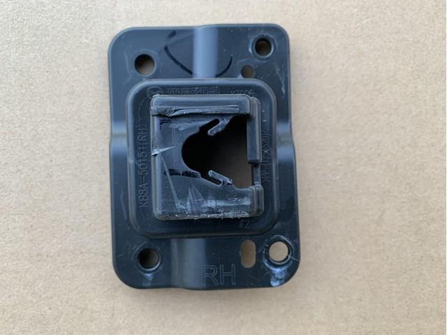 KB8A50151 MAZDA Кронштейн решетки радиатора купить в Запорожье