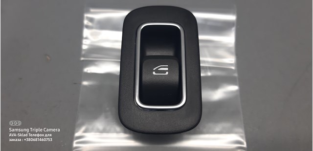 Кнопка подъемника переднего правого стекла A16790502019051 MERCEDES