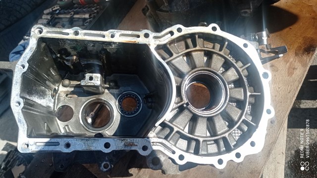 Корпус коробки передач 02R301103B VAG