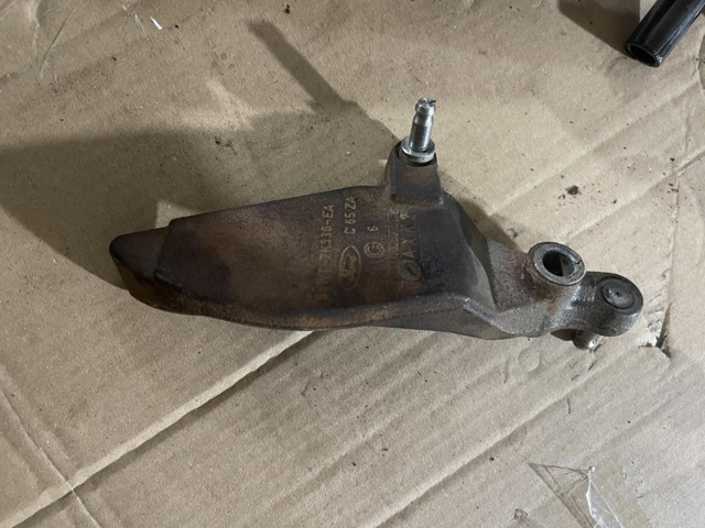 FORD 1367506 Шарнир штока переключения передач в наличии Чернигов