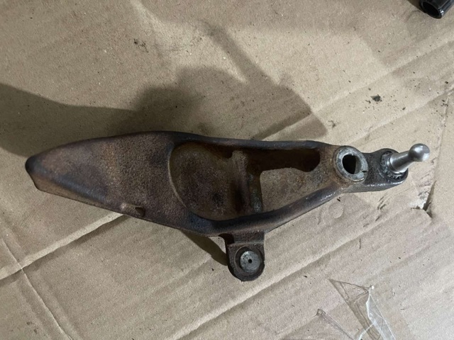Шарнир штока переключения передач 1367506 FORD
