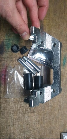 1468866 FORD Скоба тормозного суппорта заднего купить в Черновцы