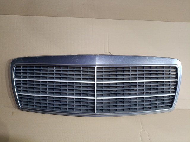 Облицовка радиатора A2108880023 MERCEDES