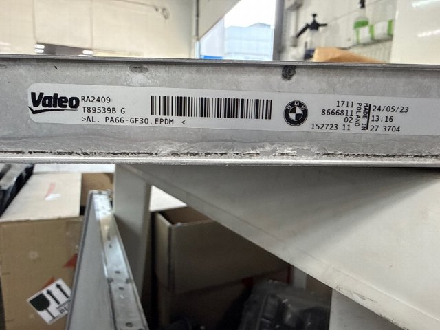 BMW 17118666811 Радиатор охлаждения двигателя дополнительный в наличии Украина
