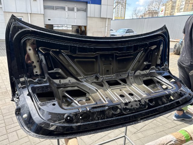 BMW 41007956379 Крышка багажника в наличии Черновцы