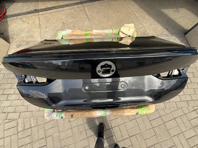 BMW 41007956379 Крышка багажника в наличии Каменское