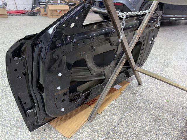 Пассажирская передняя дверь 41009478692 BMW