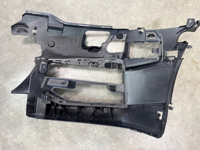 BMW 51118064968 Кронштейн крепления противотуманной фары правой в наличии Ужгород