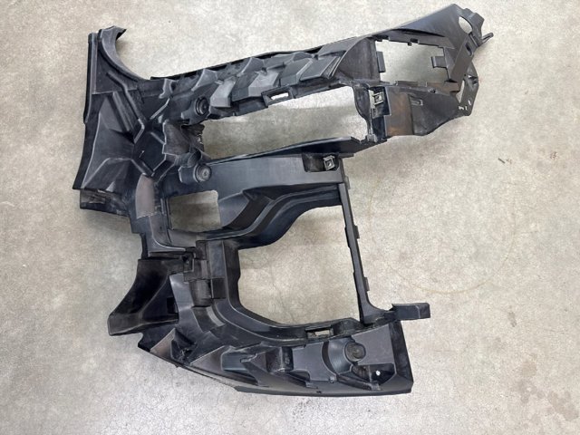 BMW 51118069227 Кронштейн крепления противотуманной фары левой в наличии Тернополь