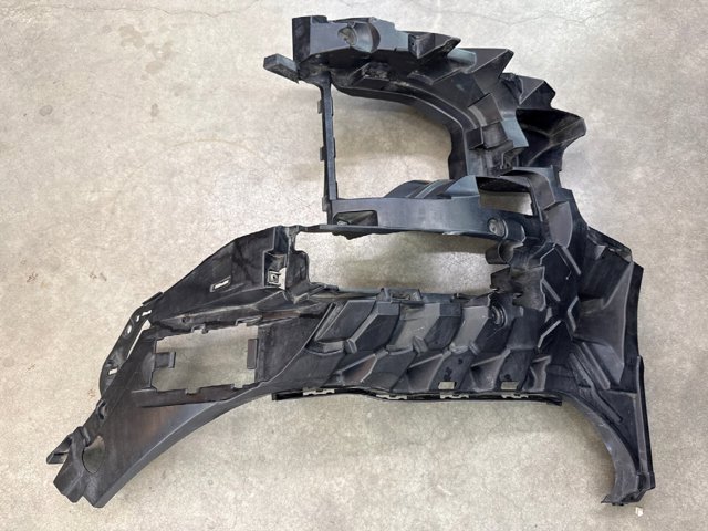 BMW 51118069227 Кронштейн крепления противотуманной фары левой в наличии Черновцы