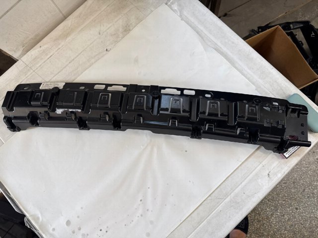51127429429 BMW Кронштейн бампера заднего центральный купить в Житомир