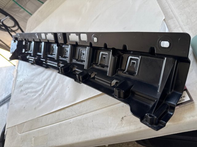 BMW 51127429429 Кронштейн бампера заднего центральный в наличии Кривой Рог