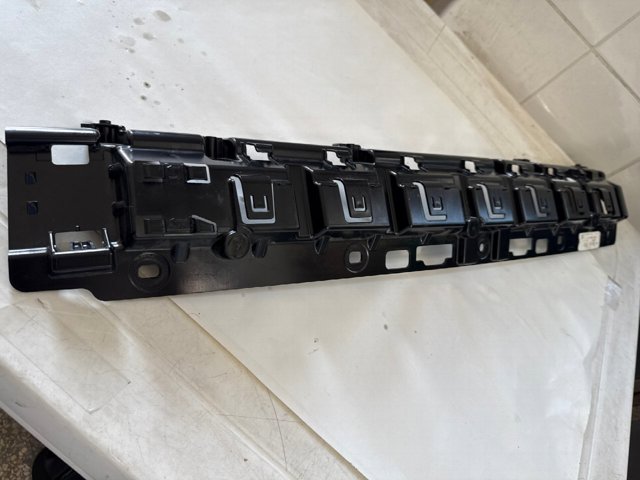 BMW 51127429429 Кронштейн бампера заднего центральный в наличии Украина