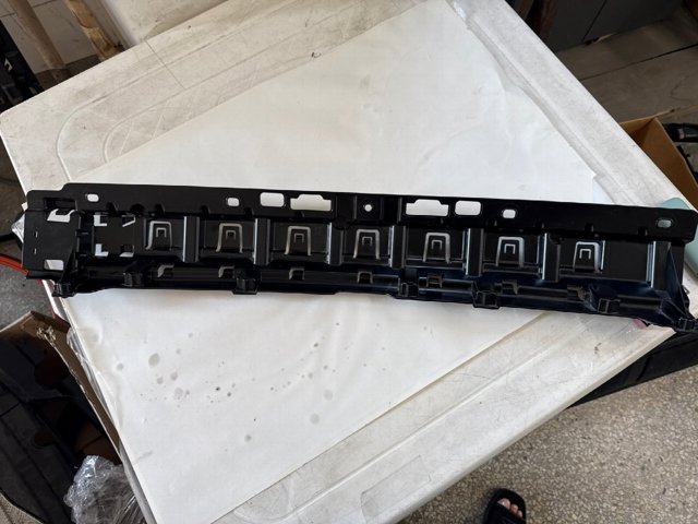 51127429429 BMW Кронштейн бампера заднего центральный купить в Каменское