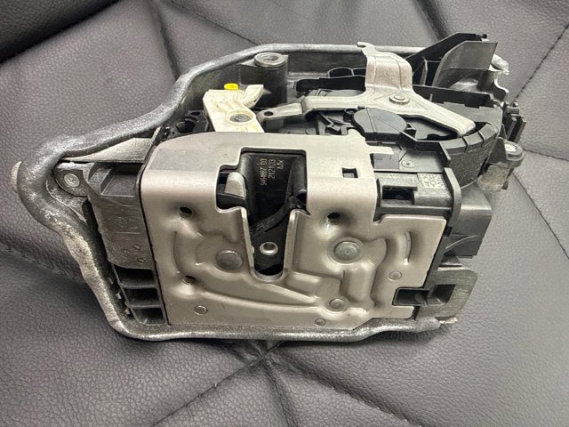 Замок передней левой двери 51219464887 BMW