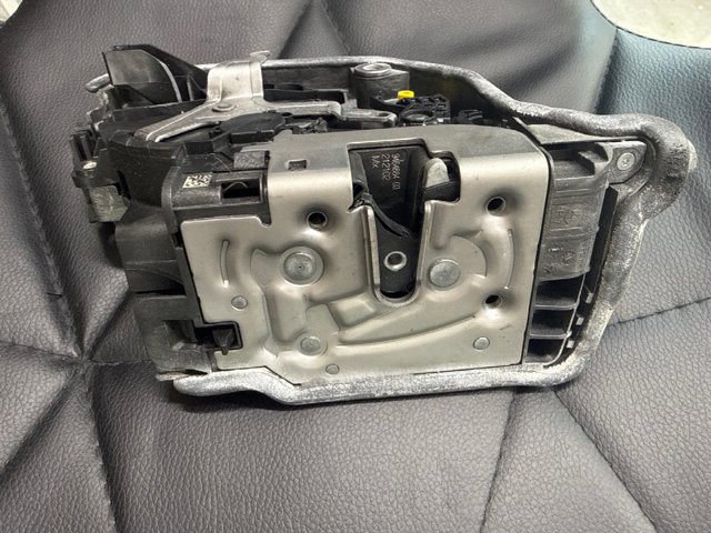 51229464884 BMW Замок двери задней правой купить в Кривой Рог