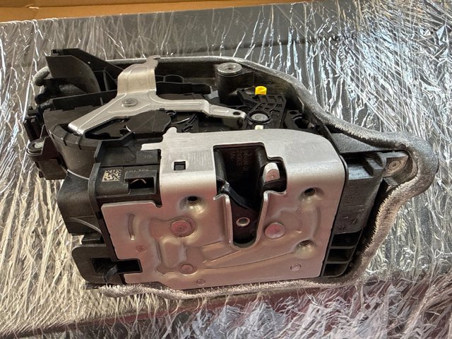 51229464884 BMW Замок двери задней правой купить в Днепр