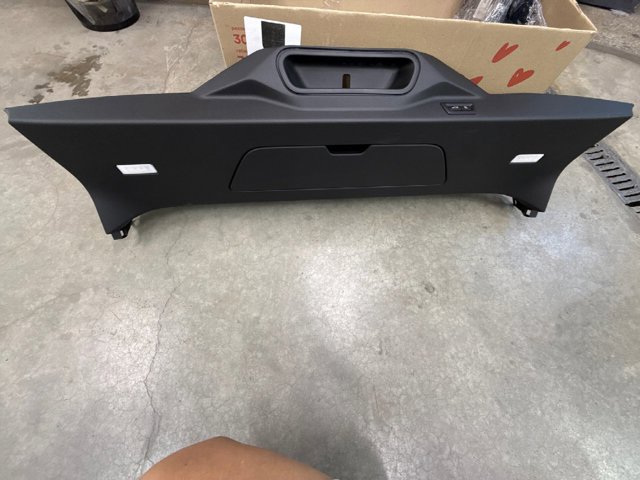 Облицовка багажника пятой двери 51497481251 BMW