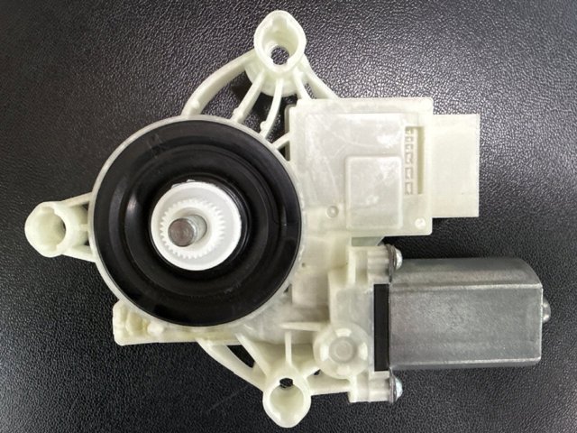 Мотор стеклоподъемника двери передней, правой 61359450070 BMW