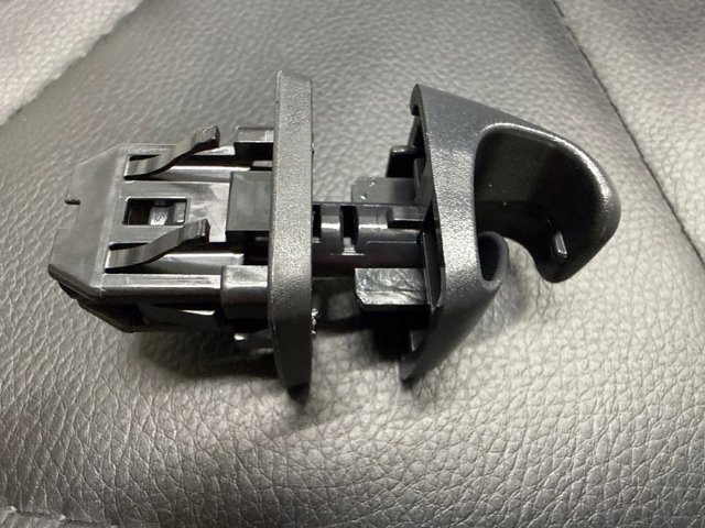 TOYOTA 7434833040C2 Фиксатор солнцезащитного козырька в наличии Житомир
