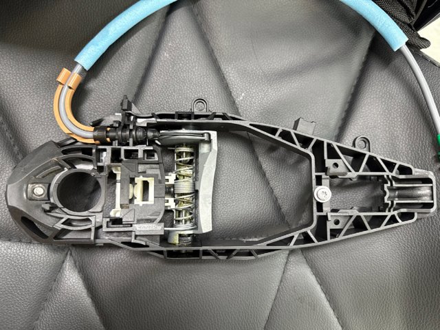 Держатель наружной ручки двери, передней левой 9881775 BMW