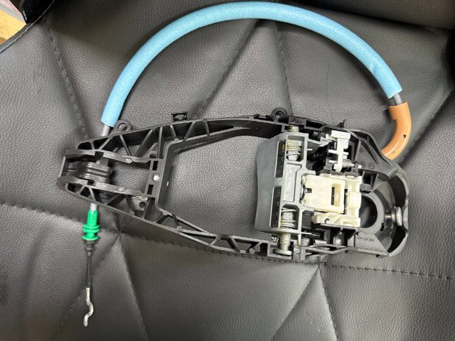 BMW 9881775 Держатель наружной ручки двери передней левой в наличии Ирпень