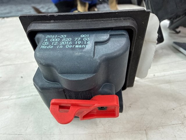 A0008207703 MERCEDES Мотор-привод открытия лючка бака купить в Львов