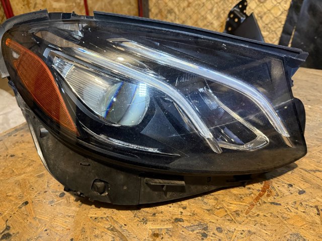 MERCEDES A2139067001 Фара правая в наличии Черновцы