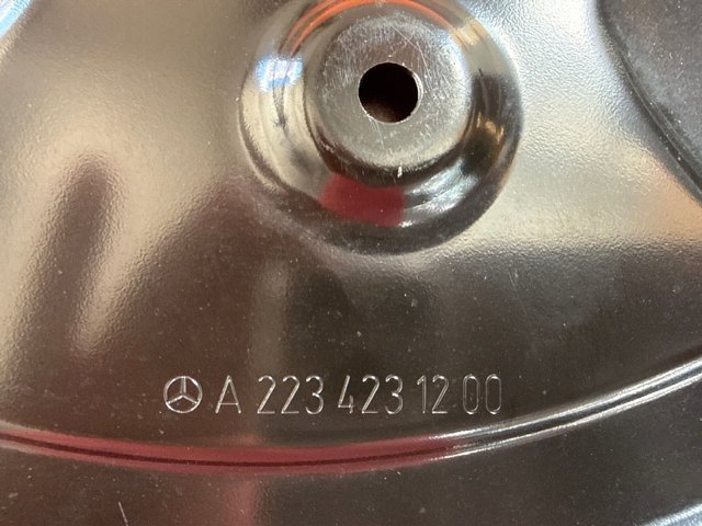 Щиток тормозного диска заднего правый A2234231200 MERCEDES