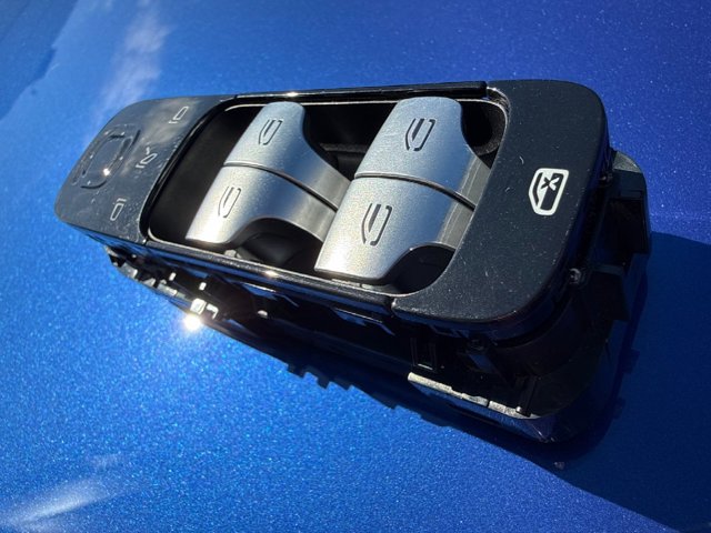 MERCEDES A22390010309051 Кнопочный блок управления стеклоподъемником передний левый в наличии Днепр