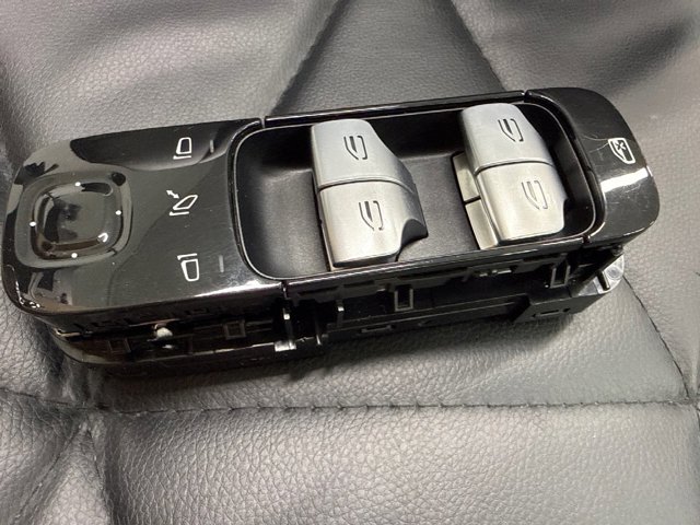 Кнопки переднего левого стекло подъёмника A22390010309051 MERCEDES