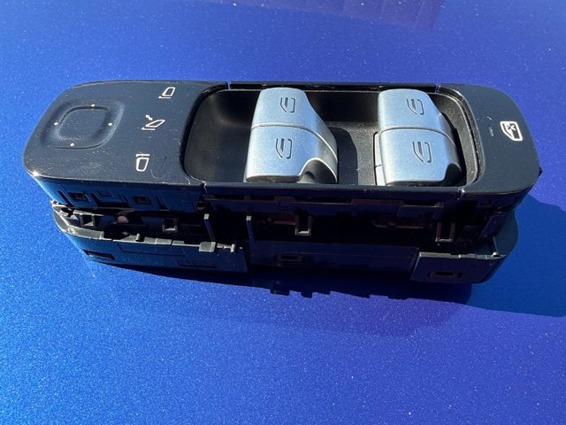 A22390010309051 MERCEDES Кнопочный блок управления стеклоподъемником передний левый купить в Павлоград